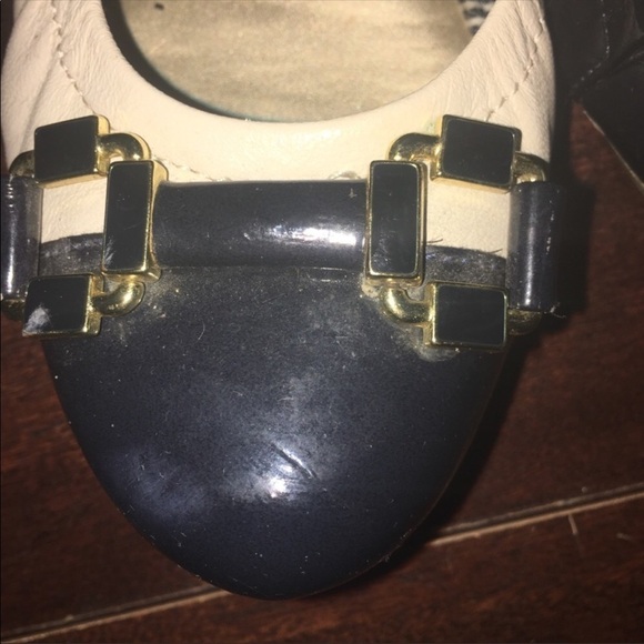 COPY - Tahari Gloria cream and navy flats - Picture 4 of 7
